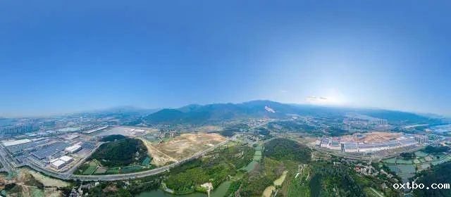 小鹏汽车肇庆工厂和宁德时代肇庆基地相隔不到四公里。王振宇 摄 图片